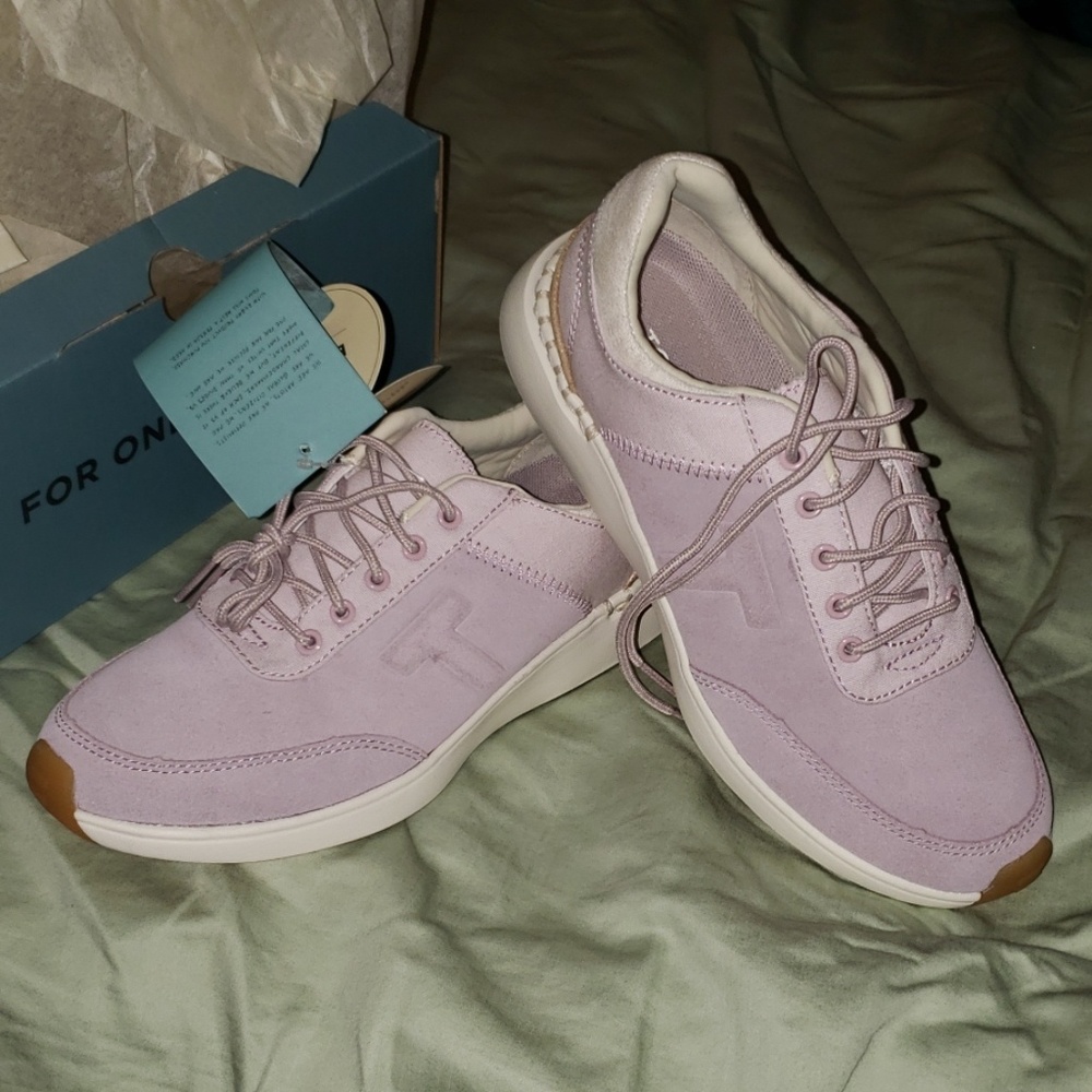 Sneakers - Picture 4 of 4